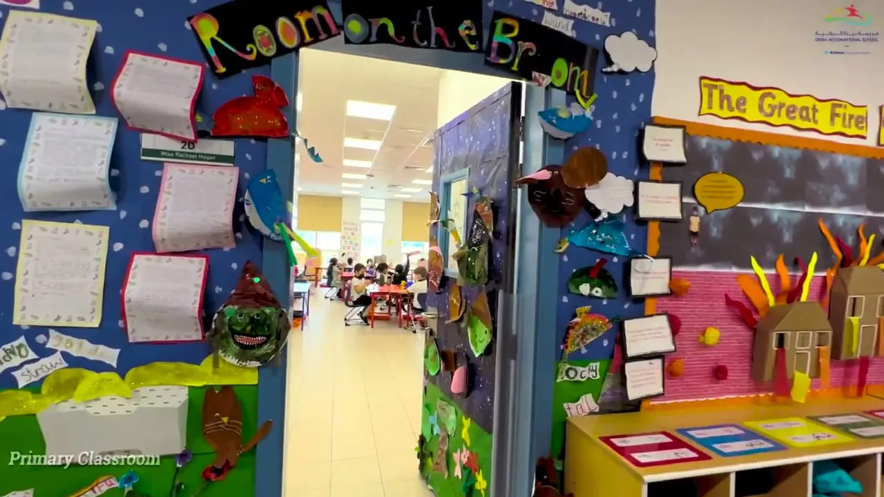 Deira International School logo