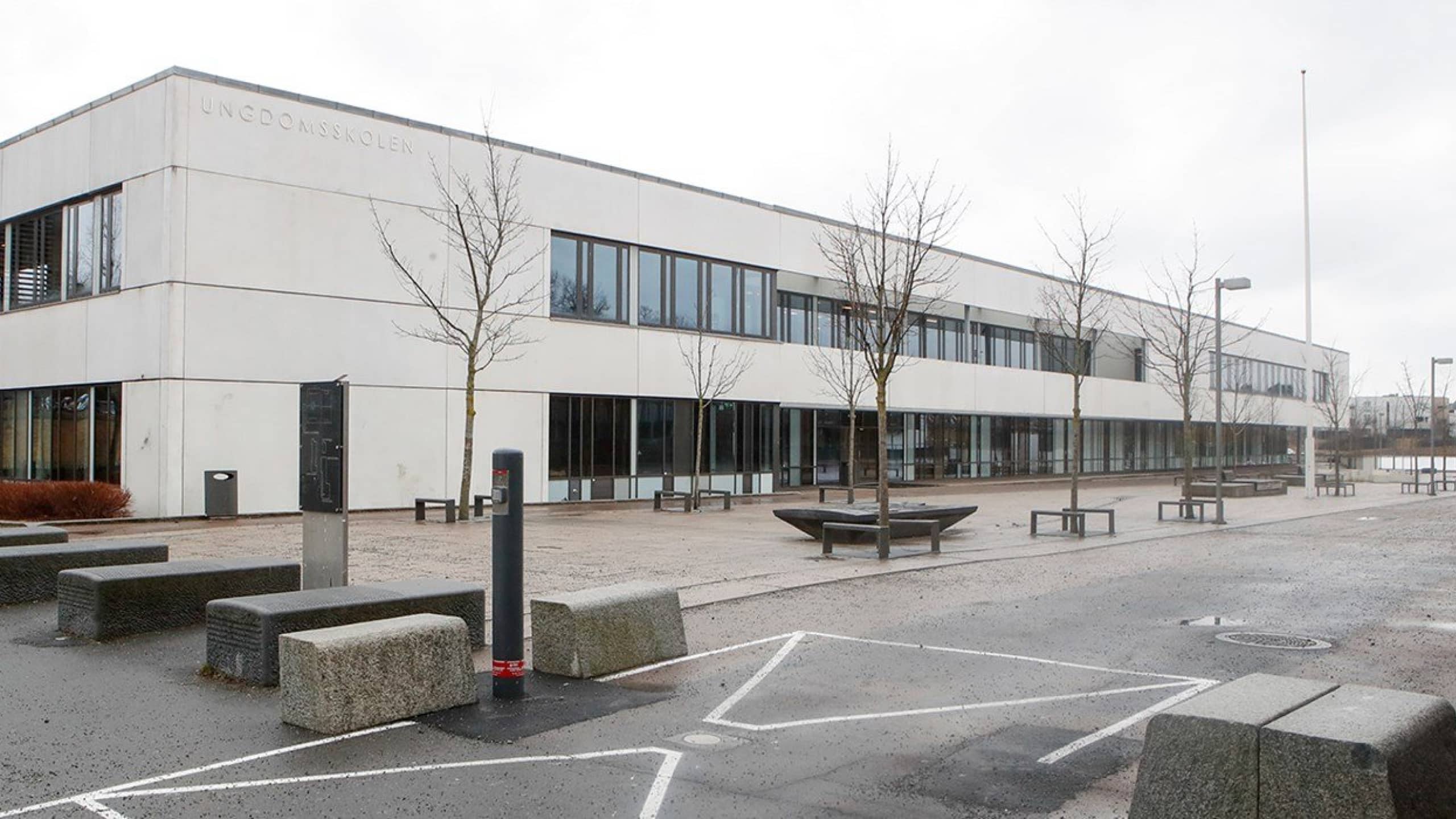 Hundsund ungdomsskole logo