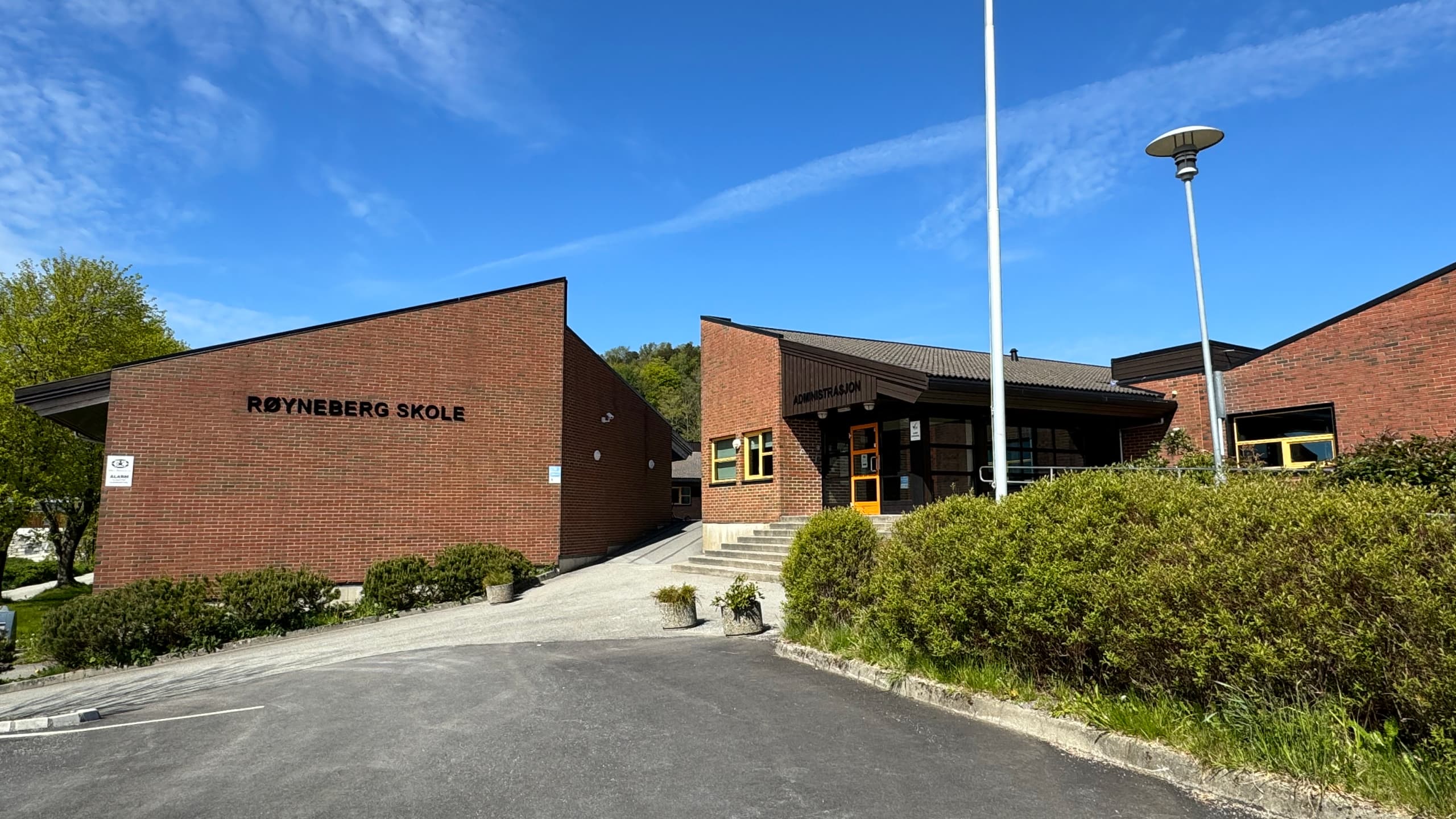 Røyneberg skole logo