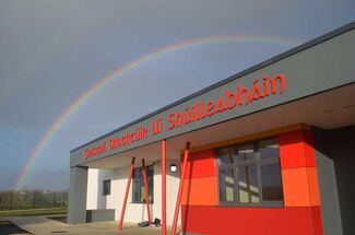 Gaelscoil Dr M Ui Shuilleabhain logo